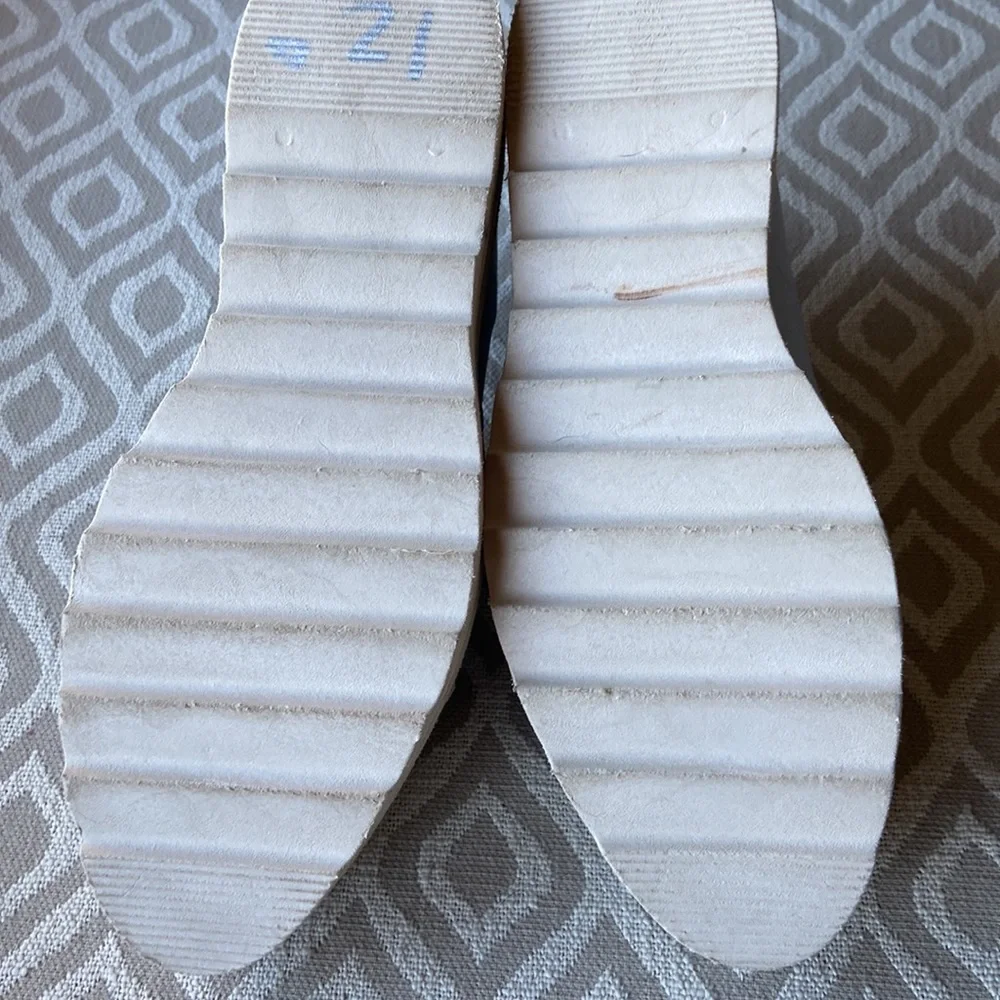 El Hilo Comductor Silver Sneaker Platform Shoe sz 6.5 - Picture 5 of 7